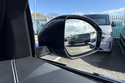 41 of 60 for Jaguar F-Pace 2.0 D200 MHEV R-Dynamic Black Auto AWD Euro 6 (s/s) 5dr