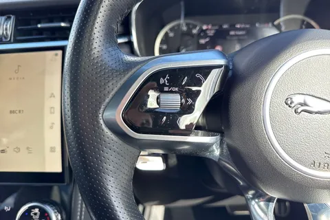 46 of 60 for Jaguar F-Pace 2.0 D200 MHEV R-Dynamic Black Auto AWD Euro 6 (s/s) 5dr