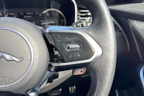 47 of 60 for Jaguar F-Pace 2.0 D200 MHEV R-Dynamic Black Auto AWD Euro 6 (s/s) 5dr