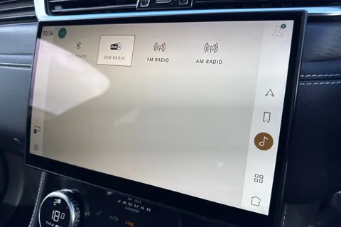 53 of 60 for Jaguar F-Pace 2.0 D200 MHEV R-Dynamic Black Auto AWD Euro 6 (s/s) 5dr