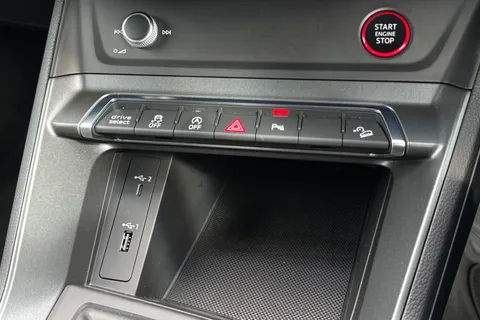 DX70VSC Audi RS Q3 400 PS S tronic Thumbnail #46