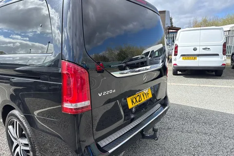 KX21YYF Mercedes-Benz V Class 2.0 V220d Sport G-Tronic+ Euro 6 (s/s) 5dr LWB Thumbnail #9