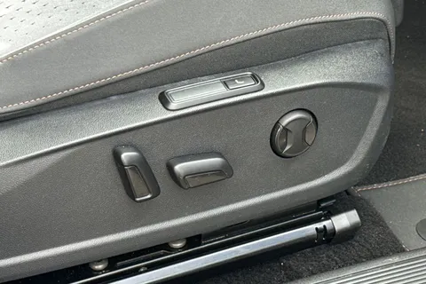 MM25VFG CUPRA Born e-Boost 59kWh V3 Auto 5dr Thumbnail #31