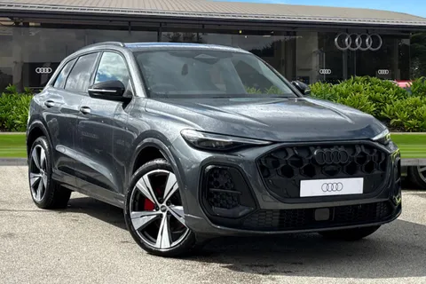  Audi Q5 2.0 TDI Edition 1 S Tronic quattro Euro 6 (s/s) 5dr Thumbnail #2