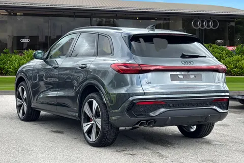  Audi Q5 2.0 TDI Edition 1 S Tronic quattro Euro 6 (s/s) 5dr Thumbnail #3