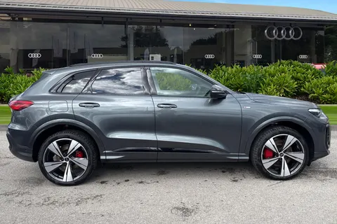  Audi Q5 2.0 TDI Edition 1 S Tronic quattro Euro 6 (s/s) 5dr Thumbnail #4