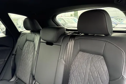  Audi Q5 2.0 TDI Edition 1 S Tronic quattro Euro 6 (s/s) 5dr Thumbnail #14