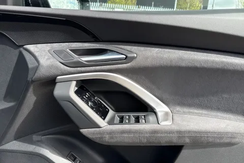  Audi Q5 2.0 TDI Edition 1 S Tronic quattro Euro 6 (s/s) 5dr Thumbnail #18