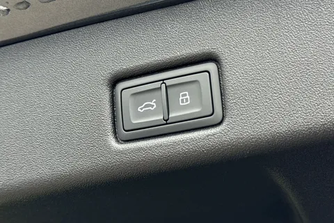 Audi Q5 2.0 TDI Edition 1 S Tronic quattro Euro 6 (s/s) 5dr Thumbnail #25