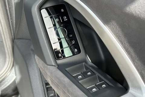  Audi Q5 2.0 TDI Edition 1 S Tronic quattro Euro 6 (s/s) 5dr Thumbnail #28