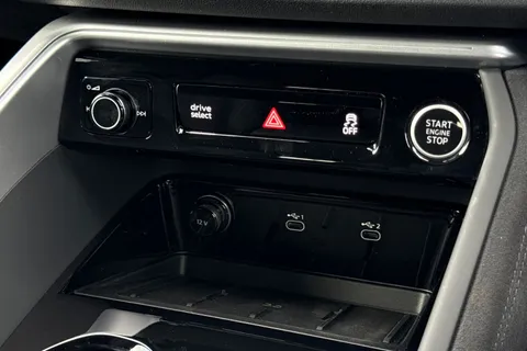  Audi Q5 2.0 TDI Edition 1 S Tronic quattro Euro 6 (s/s) 5dr Thumbnail #42