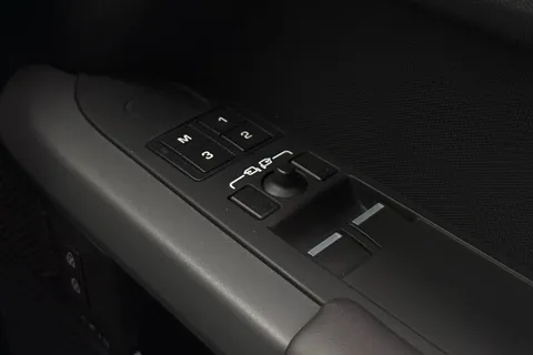 BA73XUH Land Rover Defender 110 3.0 D300 Hard Top X-Dynamic HSE 5dr Thumbnail #27