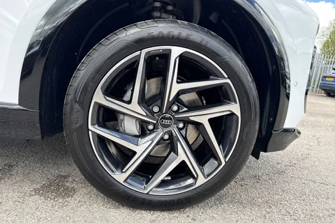  Audi Q6 E-Tron 83kWh Black Edition Auto 5dr Thumbnail #10