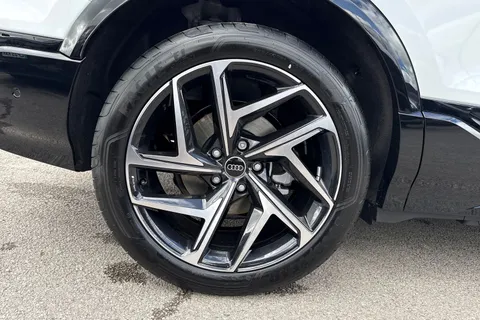  Audi Q6 E-Tron 83kWh Black Edition Auto 5dr Thumbnail #12