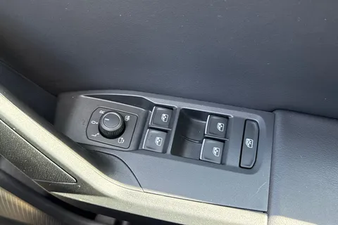 DX70XSL SEAT Leon 1.5 TSI EVO FR Euro 6 (s/s) 5dr Thumbnail #40