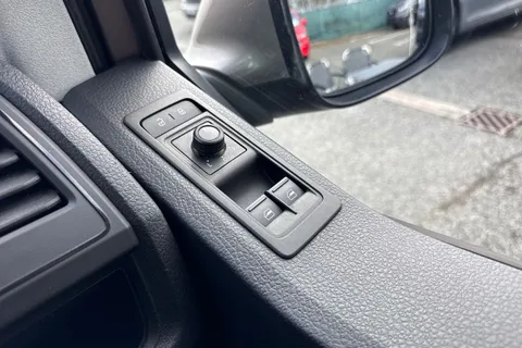 DG18WFF Volkswagen California 2.0 TDI BlueMotion Tech Beach DSG Euro 6 (s/s) 4dr Thumbnail #22