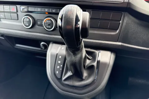 DG18WFF Volkswagen California 2.0 TDI BlueMotion Tech Beach DSG Euro 6 (s/s) 4dr Thumbnail #24