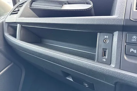 DG18WFF Volkswagen California 2.0 TDI BlueMotion Tech Beach DSG Euro 6 (s/s) 4dr Thumbnail #45