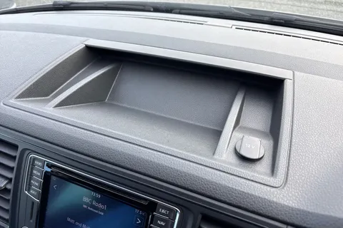 DG18WFF Volkswagen California 2.0 TDI BlueMotion Tech Beach DSG Euro 6 (s/s) 4dr Thumbnail #47