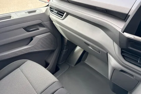 DA26GUK Volkswagen Transporter 2.0 TDI 110 Commerce Plus Van Thumbnail #20