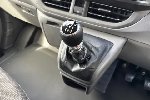 MF26ETX Volkswagen Transporter SWB 110PS MANUAL Thumbnail #20