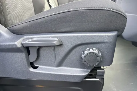 MF26ETX Volkswagen Transporter SWB 110PS MANUAL Thumbnail #26