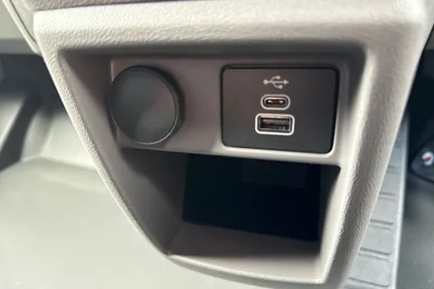 DA26GUK Volkswagen Transporter 2.0 TDI 110 Commerce Plus Van Thumbnail #35