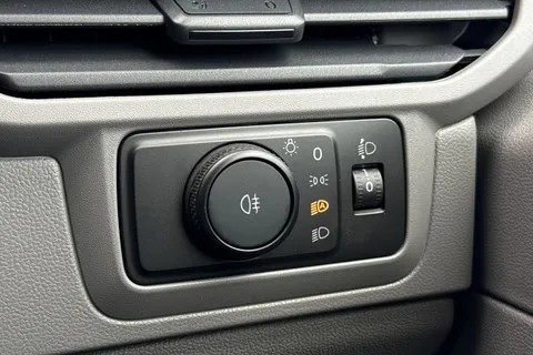 DA26GUK Volkswagen Transporter 2.0 TDI 110 Commerce Plus Van Thumbnail #40