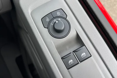 DA26GUK Volkswagen Transporter 2.0 TDI 110 Commerce Plus Van Thumbnail #41