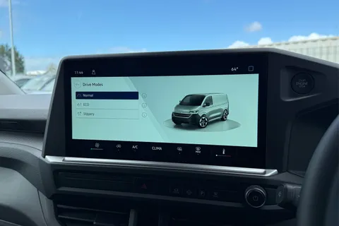 DA26GUK Volkswagen Transporter 2.0 TDI 110 Commerce Plus Van Thumbnail #47