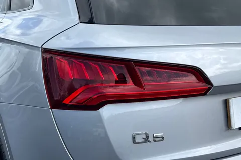 SV20WYK Audi Q5 Black Edition 40 TDI quattro 190 PS S tronic Thumbnail #9