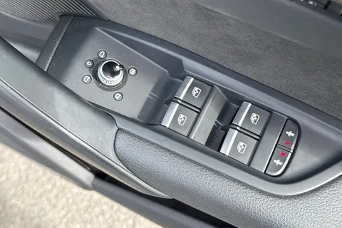 SV20WYK Audi Q5 Black Edition 40 TDI quattro 190 PS S tronic Thumbnail #22