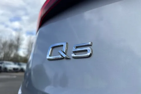 SV20WYK Audi Q5 Black Edition 40 TDI quattro 190 PS S tronic Thumbnail #37