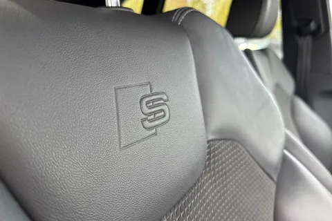 SV20WYK Audi Q5 Black Edition 40 TDI quattro 190 PS S tronic Thumbnail #48