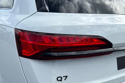  Audi Q7 3.0 TDI V6 Black Edition Tiptronic quattro Euro 6 (s/s) 5dr Thumbnail #8