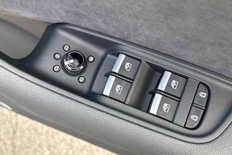  Audi Q7 3.0 TDI V6 Black Edition Tiptronic quattro Euro 6 (s/s) 5dr Thumbnail #21