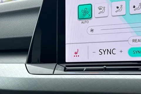 DG23JZT Volkswagen Golf 1.0 TSI Life 5dr Thumbnail #34