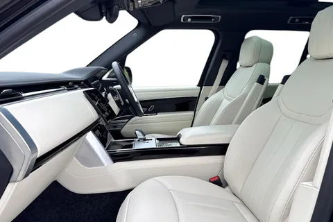 DL75ZHW Land Rover Range Rover 3.0 D300 MHEV Edition SUV 5dr Diesel Auto 4WD Euro 6 (s/s) (300 ps) Thumbnail #4