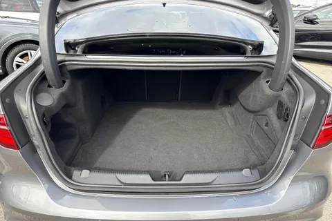 YT23EAM Jaguar XE 2.0 P250i R-Dynamic HSE Auto Euro 6 (s/s) 4dr Thumbnail #8