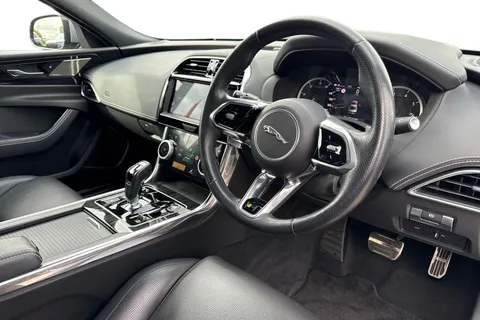 YT23EAM Jaguar XE 2.0 P250i R-Dynamic HSE Auto Euro 6 (s/s) 4dr Thumbnail #15