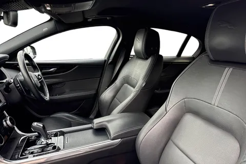 YT23EAM Jaguar XE 2.0 P250i R-Dynamic HSE Auto Euro 6 (s/s) 4dr Thumbnail #17