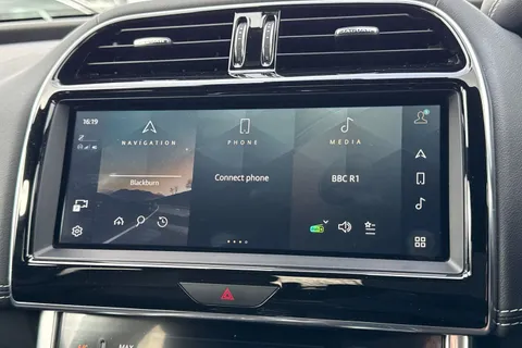 YT23EAM Jaguar XE 2.0 P250i R-Dynamic HSE Auto Euro 6 (s/s) 4dr Thumbnail #18