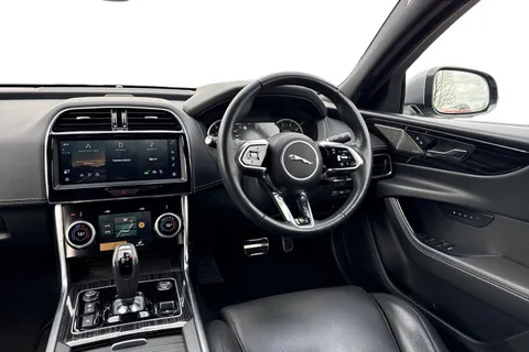 YT23EAM Jaguar XE 2.0 P250i R-Dynamic HSE Auto Euro 6 (s/s) 4dr Thumbnail #19