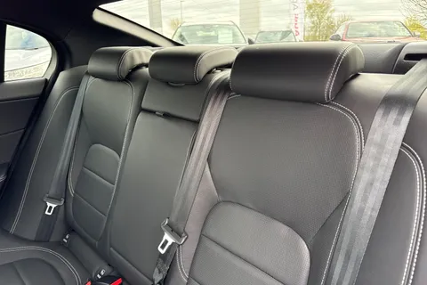 YT23EAM Jaguar XE 2.0 P250i R-Dynamic HSE Auto Euro 6 (s/s) 4dr Thumbnail #20