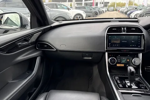 YT23EAM Jaguar XE 2.0 P250i R-Dynamic HSE Auto Euro 6 (s/s) 4dr Thumbnail #21