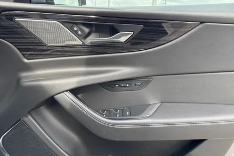 YT23EAM Jaguar XE 2.0 P250i R-Dynamic HSE Auto Euro 6 (s/s) 4dr Thumbnail #22