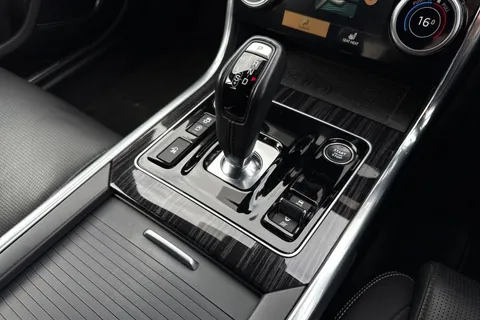 YT23EAM Jaguar XE 2.0 P250i R-Dynamic HSE Auto Euro 6 (s/s) 4dr Thumbnail #24