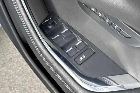 YT23EAM Jaguar XE 2.0 P250i R-Dynamic HSE Auto Euro 6 (s/s) 4dr Thumbnail #29