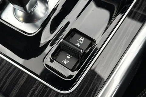 YT23EAM Jaguar XE 2.0 P250i R-Dynamic HSE Auto Euro 6 (s/s) 4dr Thumbnail #42