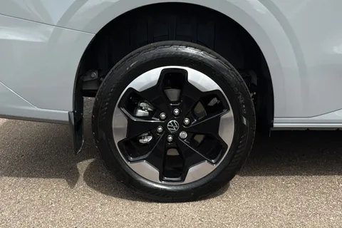 BJ26VTT Volkswagen Transporter 2.0 TDI 150 Commerce Pro Van Auto-4Motion Thumbnail #11